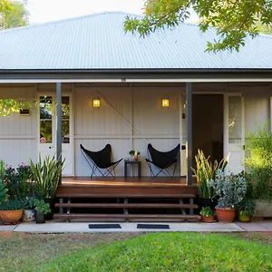 https://kenilworth-cottage-barcaldine.queenslandhotels.net